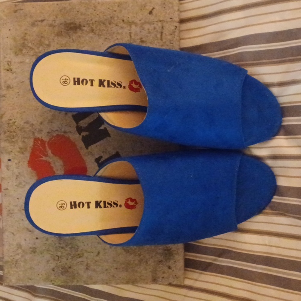 Shoes - Picture 2 of 4